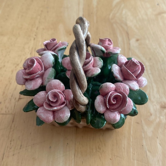 Vintage signed Nuova Capodimonte basket with flowers. From Italy. - Picture 1 of 5